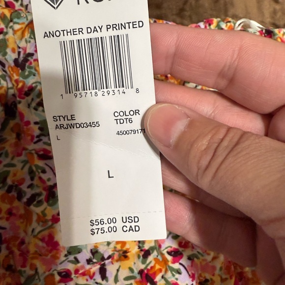 NWT woman’s size large Roxy off the shoulder shorts romper - Picture 9 of 16